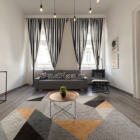 R&R Central Apartment Budapest Ngoại thất bức ảnh