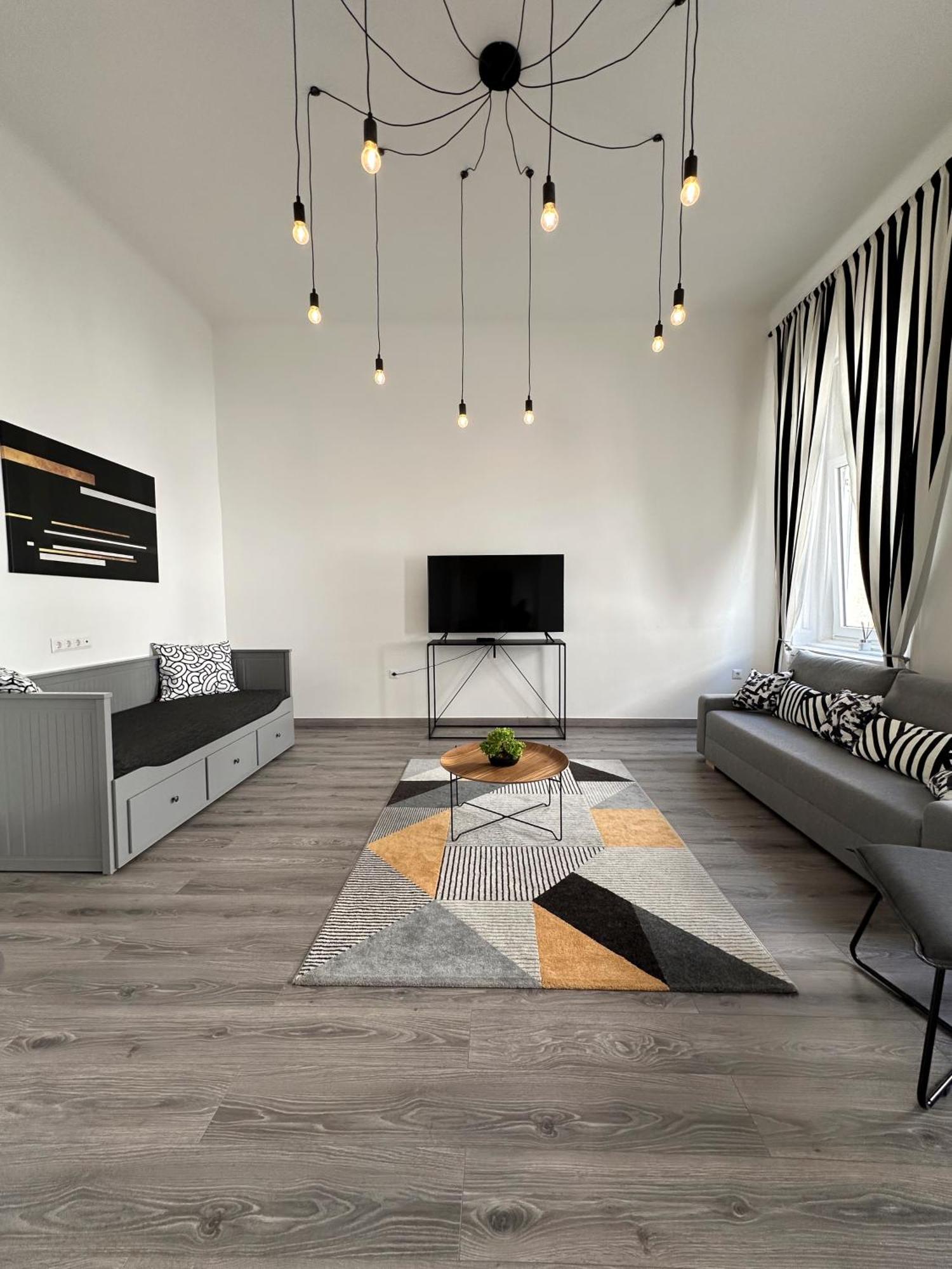 R&R Central Apartment Budapest Ngoại thất bức ảnh